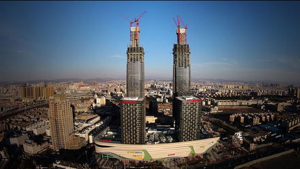 高达307米的昆明双子塔封顶 系云南第一高楼