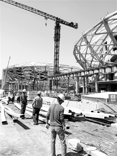 江苏大剧院“水滴”造型10月底前成形 大厅月底封顶