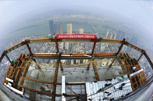湖南第一高楼钢结构封顶 打造新一长沙城市综合体