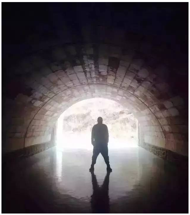 装配式|四个老男孩租下2500亩山谷 用集装箱搭出桃花源地  装配式|四个老男孩租下2500亩山谷 用集装箱搭出桃花源地