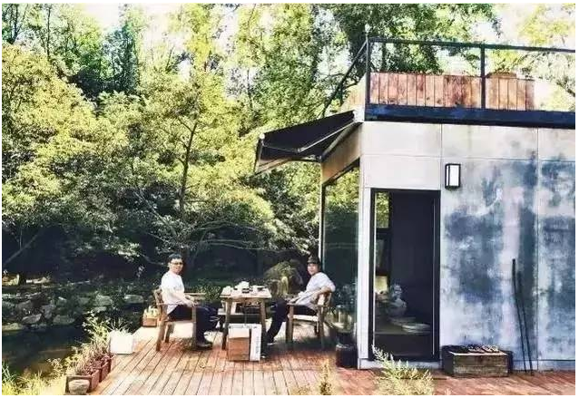 装配式|四个老男孩租下2500亩山谷 用集装箱搭出桃花源地  装配式|四个老男孩租下2500亩山谷 用集装箱搭出桃花源地