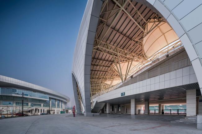 BIM建筑|临夏奥体中间运动场 / 杜兹设计 BIM建筑|临夏奥体中间运动场 / 杜兹设计