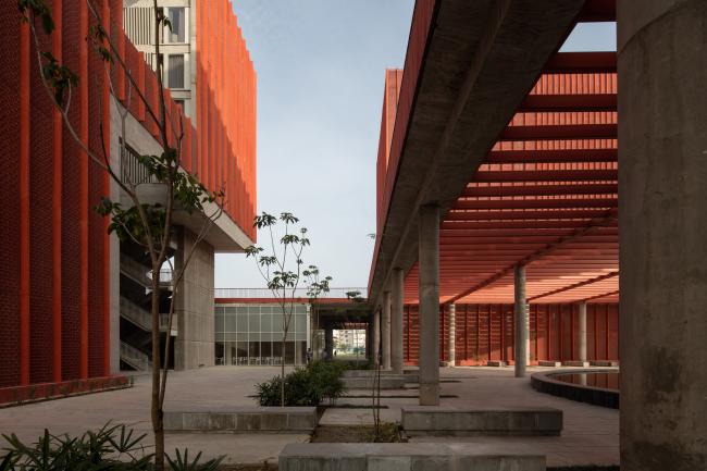 BIM建筑|火红色衬着年夜地,喧哗和安静并存:塔帕年夜学学生宿舍一期工程 BIM建筑|火红色衬着年夜地,喧哗和安静并存:塔帕年夜学学生宿舍一期工程