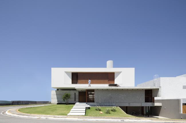 BIM建筑|沉寂优雅的巴西室第/Martins Lucena Arquitetos BIM建筑|沉寂优雅的巴西室第/Martins Lucena Arquitetos