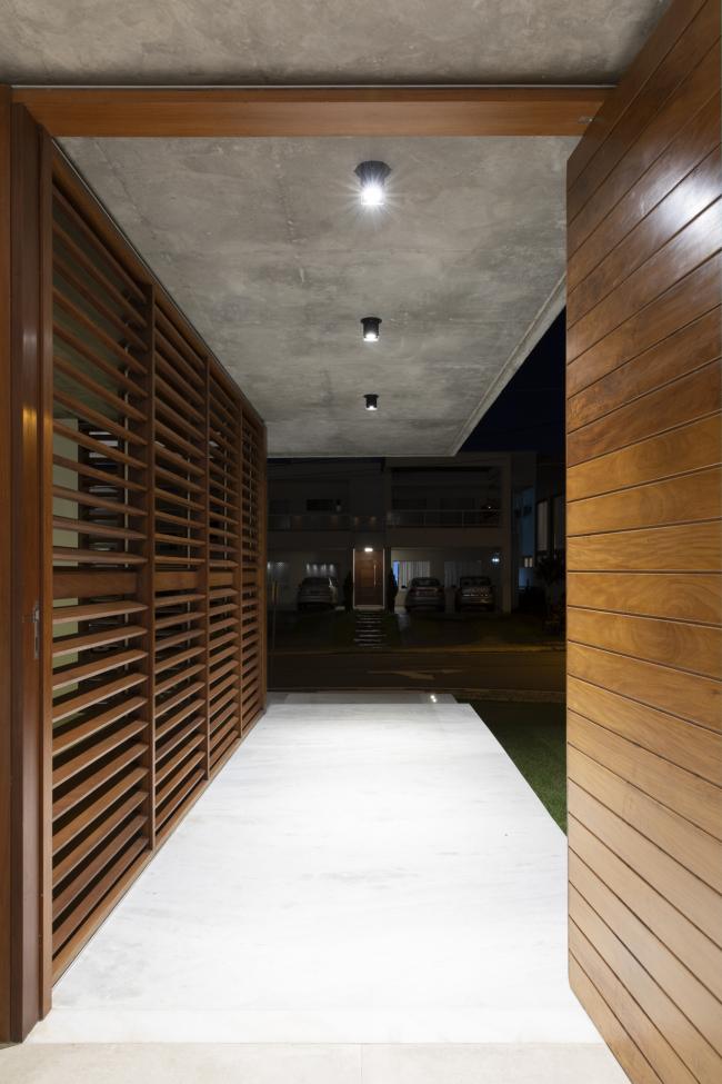 BIM建筑|沉寂优雅的巴西室第/Martins Lucena Arquitetos BIM建筑|沉寂优雅的巴西室第/Martins Lucena Arquitetos