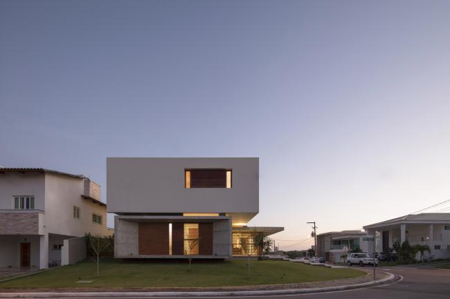 BIM建筑|沉寂优雅的巴西室第/Martins Lucena Arquitetos BIM建筑|沉寂优雅的巴西室第/Martins Lucena Arquitetos