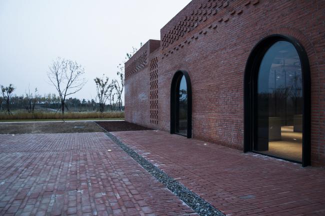 BIM建筑|湿地中的红砖塔 / 空格建筑 BIM建筑|湿地中的红砖塔 / 空格建筑
