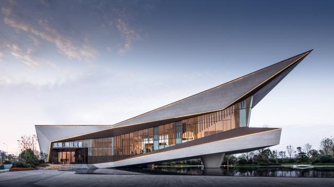 BIM建筑|展翅而飞的鹰:武汉朗廷元著生涯方法体验馆 / 成执建筑 BIM建筑|展翅而飞的鹰:武汉朗廷元著生涯方法体验馆 / 成执建筑