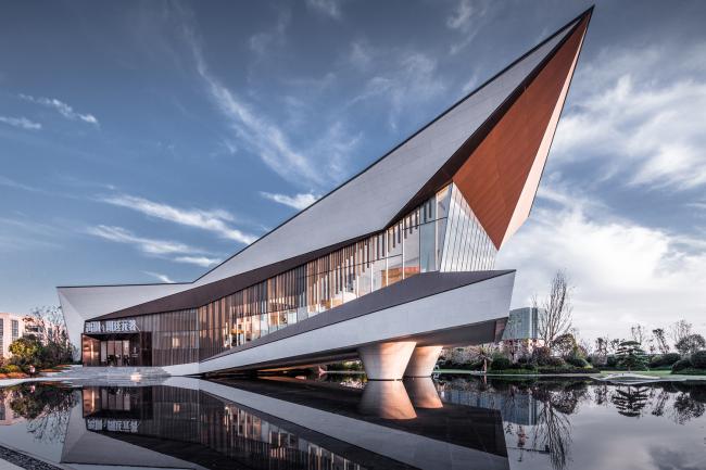 BIM建筑|展翅而飞的鹰:武汉朗廷元著生涯方法体验馆 / 成执建筑 BIM建筑|展翅而飞的鹰:武汉朗廷元著生涯方法体验馆 / 成执建筑