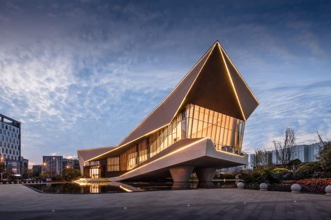 BIM建筑|展翅而飞的鹰:武汉朗廷元著生涯方法体验馆 / 成执建筑 BIM建筑|展翅而飞的鹰:武汉朗廷元著生涯方法体验馆 / 成执建筑
