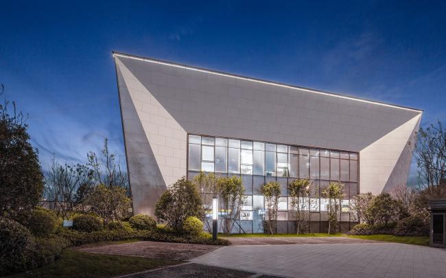 BIM建筑|展翅而飞的鹰:武汉朗廷元著生涯方法体验馆 / 成执建筑 BIM建筑|展翅而飞的鹰:武汉朗廷元著生涯方法体验馆 / 成执建筑