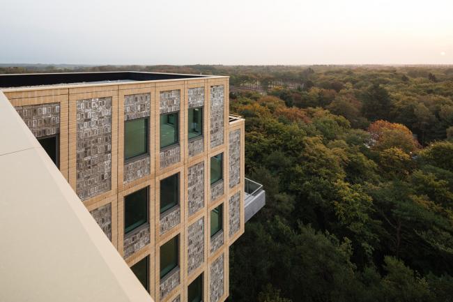 BIM建筑|垂直悬挑的“漂亮景致”:荷兰Belvedere 年夜楼 / René van Zuuk Architects BIM建筑|垂直悬挑的“漂亮景致”:荷兰Belvedere 年夜楼 / René van Zuuk Architects