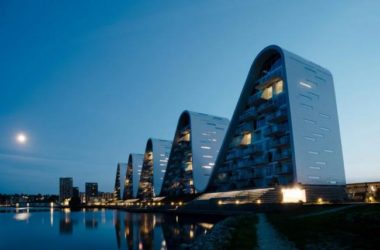 BIM建筑|港湾上翻腾而起的白色浪花:丹麦“年夜海浪”公寓-BIM建筑网