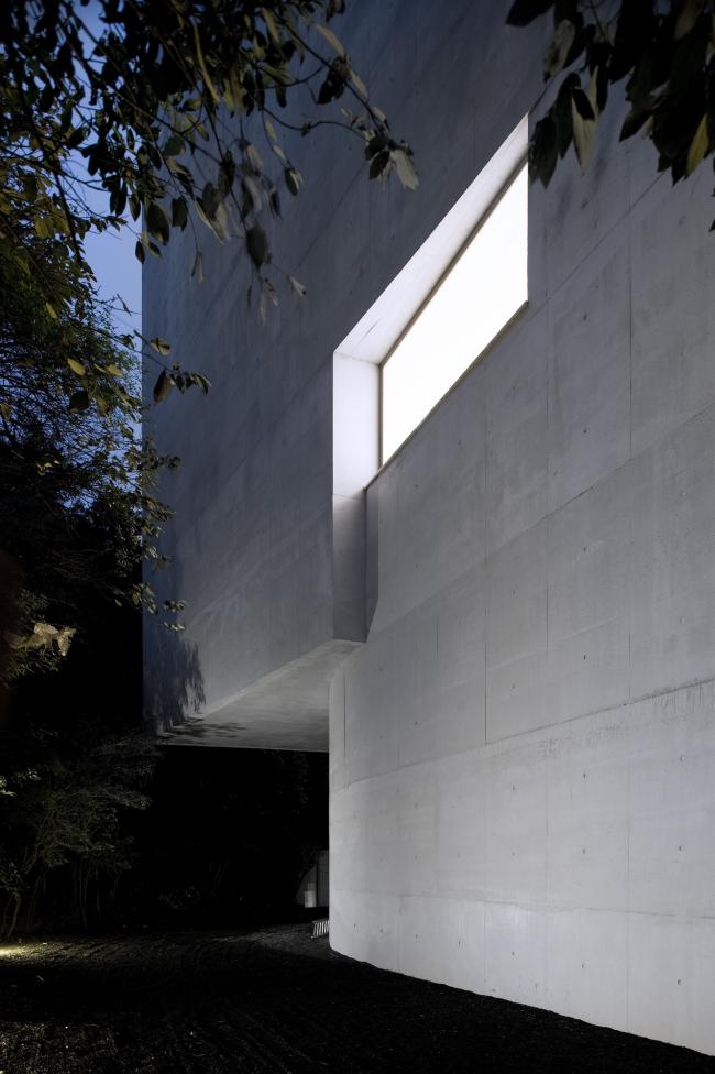 BIM建筑|层叠交织的手指坡道,在规整的秩序中追求变体 / Alvaro Siza建筑师事务所 BIM建筑|层叠交织的手指坡道,在规整的秩序中追求变体 / Alvaro Siza建筑师事务所