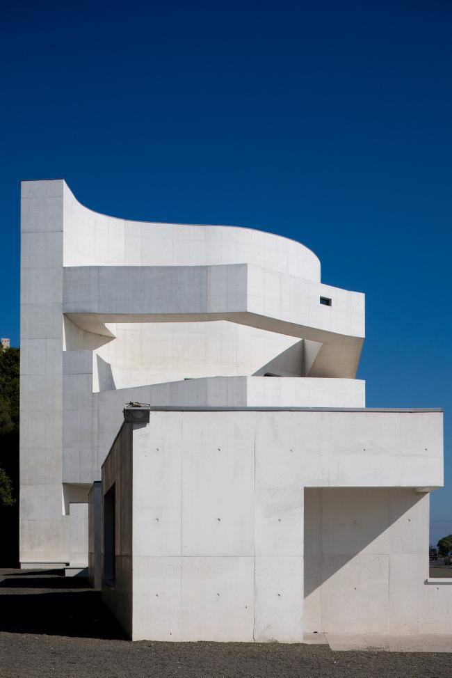 BIM建筑|层叠交织的手指坡道,在规整的秩序中追求变体 / Alvaro Siza建筑师事务所 BIM建筑|层叠交织的手指坡道,在规整的秩序中追求变体 / Alvaro Siza建筑师事务所