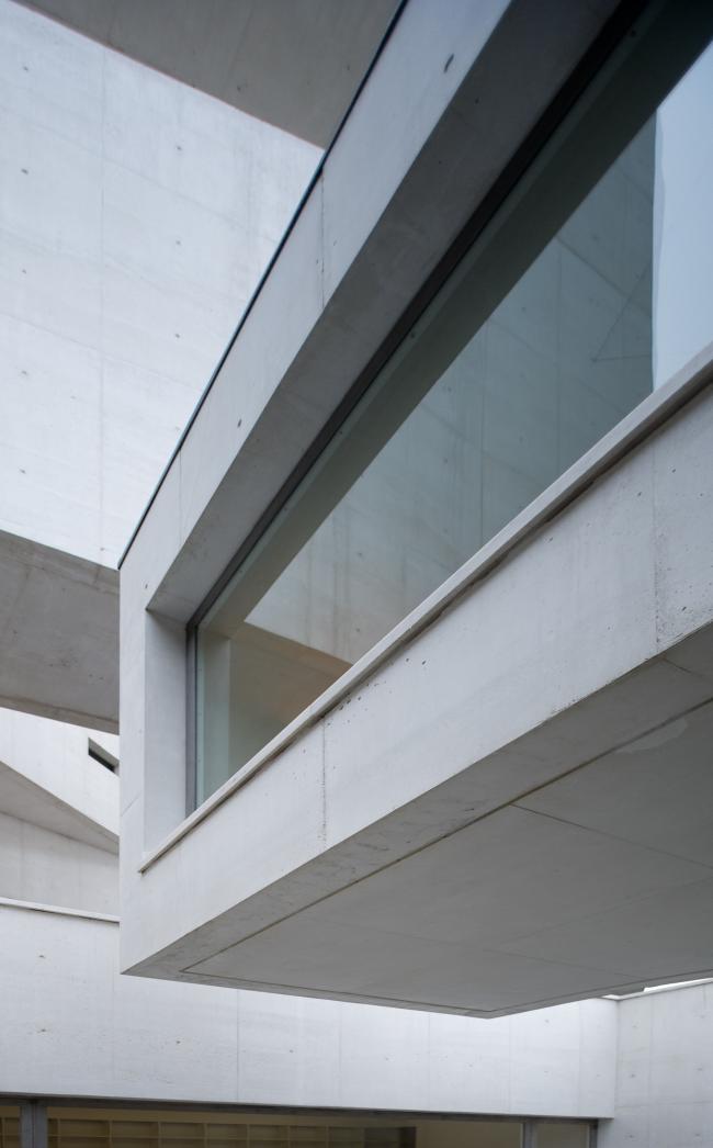 BIM建筑|层叠交织的手指坡道,在规整的秩序中追求变体 / Alvaro Siza建筑师事务所 BIM建筑|层叠交织的手指坡道,在规整的秩序中追求变体 / Alvaro Siza建筑师事务所