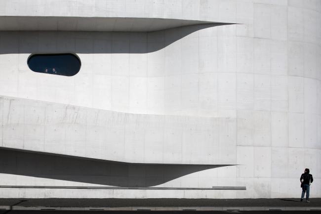 BIM建筑|层叠交织的手指坡道,在规整的秩序中追求变体 / Alvaro Siza建筑师事务所 BIM建筑|层叠交织的手指坡道,在规整的秩序中追求变体 / Alvaro Siza建筑师事务所