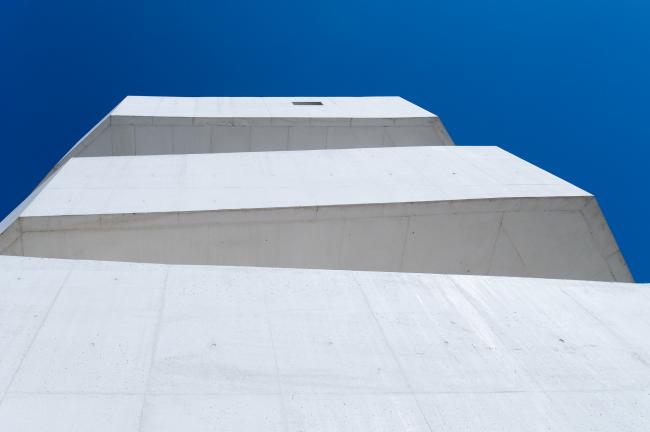 BIM建筑|层叠交织的手指坡道,在规整的秩序中追求变体 / Alvaro Siza建筑师事务所 BIM建筑|层叠交织的手指坡道,在规整的秩序中追求变体 / Alvaro Siza建筑师事务所