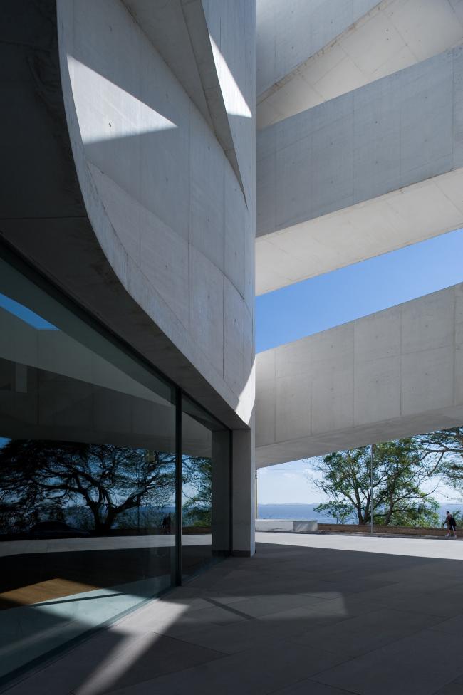 BIM建筑|层叠交织的手指坡道,在规整的秩序中追求变体 / Alvaro Siza建筑师事务所 BIM建筑|层叠交织的手指坡道,在规整的秩序中追求变体 / Alvaro Siza建筑师事务所