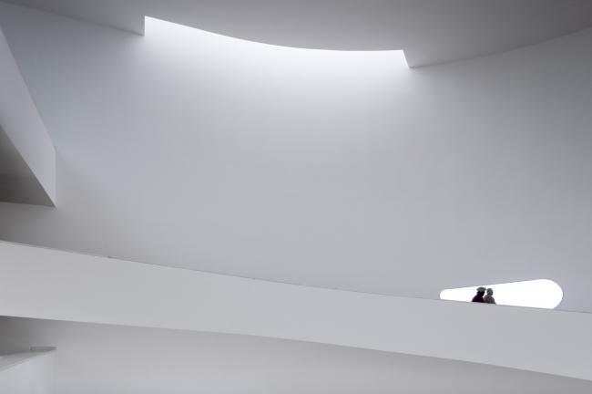 BIM建筑|层叠交织的手指坡道,在规整的秩序中追求变体 / Alvaro Siza建筑师事务所 BIM建筑|层叠交织的手指坡道,在规整的秩序中追求变体 / Alvaro Siza建筑师事务所