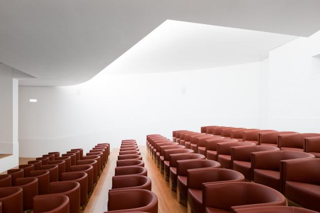 BIM建筑|层叠交织的手指坡道,在规整的秩序中追求变体 / Alvaro Siza建筑师事务所 BIM建筑|层叠交织的手指坡道,在规整的秩序中追求变体 / Alvaro Siza建筑师事务所