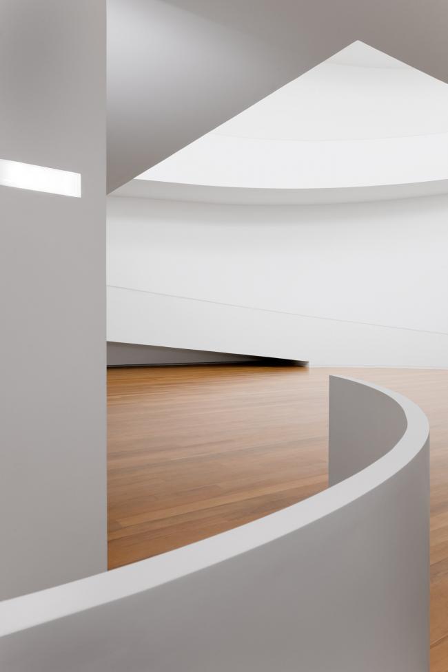 BIM建筑|层叠交织的手指坡道,在规整的秩序中追求变体 / Alvaro Siza建筑师事务所 BIM建筑|层叠交织的手指坡道,在规整的秩序中追求变体 / Alvaro Siza建筑师事务所