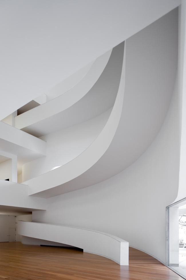 BIM建筑|层叠交织的手指坡道,在规整的秩序中追求变体 / Alvaro Siza建筑师事务所 BIM建筑|层叠交织的手指坡道,在规整的秩序中追求变体 / Alvaro Siza建筑师事务所