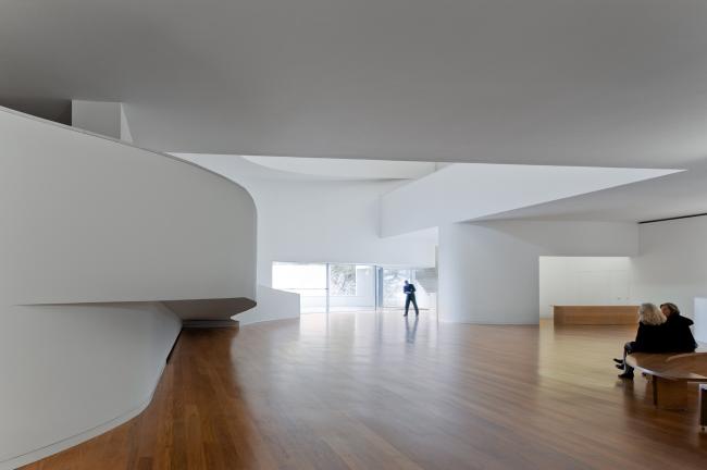 BIM建筑|层叠交织的手指坡道,在规整的秩序中追求变体 / Alvaro Siza建筑师事务所 BIM建筑|层叠交织的手指坡道,在规整的秩序中追求变体 / Alvaro Siza建筑师事务所