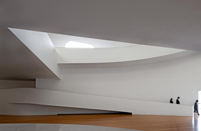 BIM建筑|层叠交织的手指坡道,在规整的秩序中追求变体 / Alvaro Siza建筑师事务所 BIM建筑|层叠交织的手指坡道,在规整的秩序中追求变体 / Alvaro Siza建筑师事务所