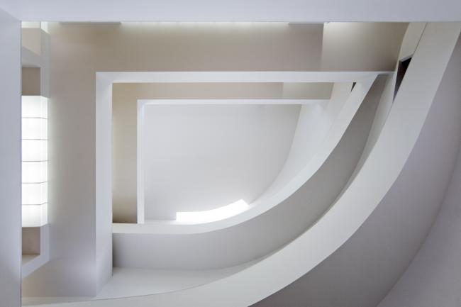 BIM建筑|层叠交织的手指坡道,在规整的秩序中追求变体 / Alvaro Siza建筑师事务所 BIM建筑|层叠交织的手指坡道,在规整的秩序中追求变体 / Alvaro Siza建筑师事务所