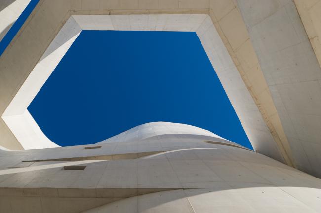 BIM建筑|层叠交织的手指坡道,在规整的秩序中追求变体 / Alvaro Siza建筑师事务所 BIM建筑|层叠交织的手指坡道,在规整的秩序中追求变体 / Alvaro Siza建筑师事务所