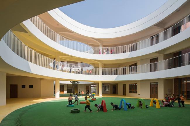 BIM建筑|厦门 / 孩子们在敞亮流利的中庭内肆意地奔驰 —— 新南幼儿园 BIM建筑|厦门 / 孩子们在敞亮流利的中庭内肆意地奔驰 —— 新南幼儿园