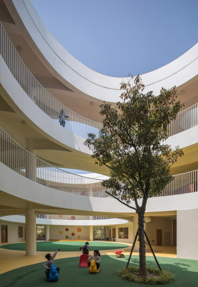 BIM建筑|厦门 / 孩子们在敞亮流利的中庭内肆意地奔驰 —— 新南幼儿园 BIM建筑|厦门 / 孩子们在敞亮流利的中庭内肆意地奔驰 —— 新南幼儿园