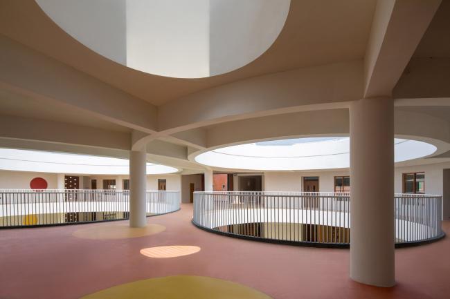 BIM建筑|厦门 / 孩子们在敞亮流利的中庭内肆意地奔驰 —— 新南幼儿园 BIM建筑|厦门 / 孩子们在敞亮流利的中庭内肆意地奔驰 —— 新南幼儿园