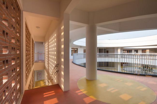 BIM建筑|厦门 / 孩子们在敞亮流利的中庭内肆意地奔驰 —— 新南幼儿园 BIM建筑|厦门 / 孩子们在敞亮流利的中庭内肆意地奔驰 —— 新南幼儿园