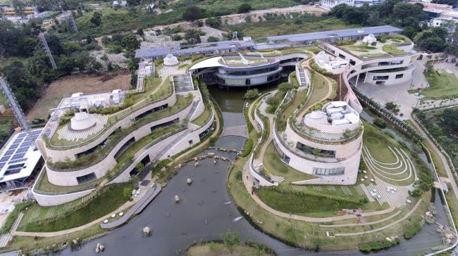 BIM建筑|仿若身处绿色稻田办公,科技彰显天然气力的泰坦办公中间 BIM建筑|仿若身处绿色稻田办公,科技彰显天然气力的泰坦办公中间