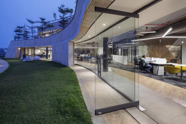 BIM建筑|仿若身处绿色稻田办公,科技彰显天然气力的泰坦办公中间 BIM建筑|仿若身处绿色稻田办公,科技彰显天然气力的泰坦办公中间