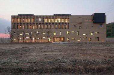 BIM建筑|运动丰盛多样的片子小城:韩国明影片公司坡州年夜楼 / 履露斋-BIM建筑网