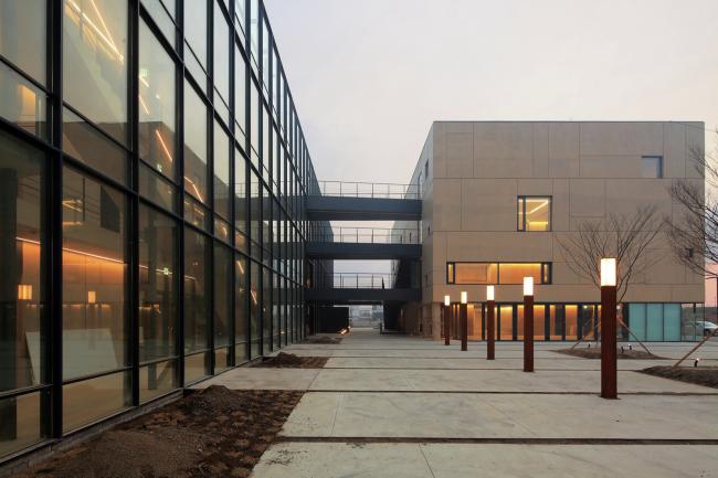 BIM建筑|运动丰盛多样的片子小城:韩国明影片公司坡州年夜楼 / 履露斋 BIM建筑|运动丰盛多样的片子小城:韩国明影片公司坡州年夜楼 / 履露斋