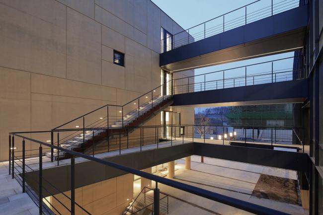 BIM建筑|运动丰盛多样的片子小城:韩国明影片公司坡州年夜楼 / 履露斋 BIM建筑|运动丰盛多样的片子小城:韩国明影片公司坡州年夜楼 / 履露斋