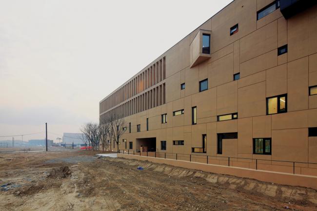BIM建筑|运动丰盛多样的片子小城:韩国明影片公司坡州年夜楼 / 履露斋 BIM建筑|运动丰盛多样的片子小城:韩国明影片公司坡州年夜楼 / 履露斋