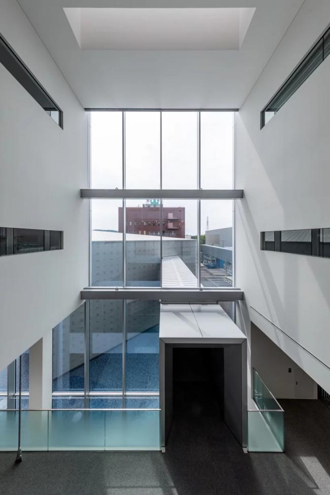 BIM建筑|浅水池边的半透明展现馆 BIM建筑|浅水池边的半透明展现馆
