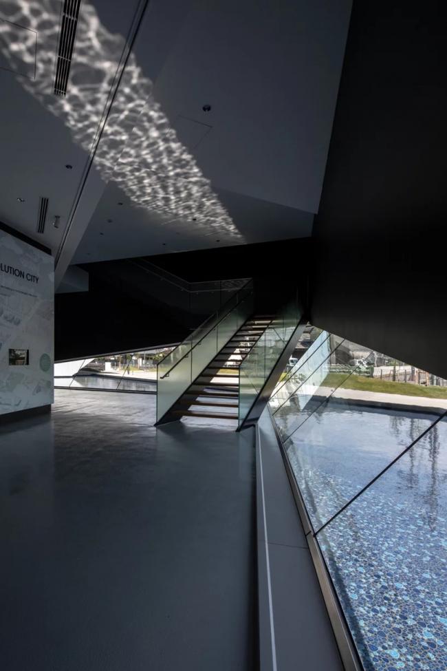 BIM建筑|浅水池边的半透明展现馆 BIM建筑|浅水池边的半透明展现馆