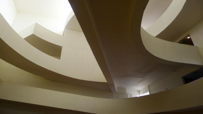 BIM建筑|回环波折的坡道交织纵横于幻化多姿的空间 / Santo Tomas学院中间 BIM建筑|回环波折的坡道交织纵横于幻化多姿的空间 / Santo Tomas学院中间