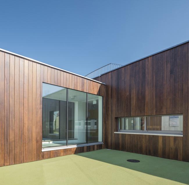 BIM建筑|混凝土与木板组成的弧形乐土:波兰幼儿园 BIM建筑|混凝土与木板组成的弧形乐土:波兰幼儿园