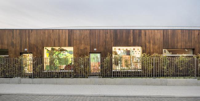 BIM建筑|混凝土与木板组成的弧形乐土:波兰幼儿园 BIM建筑|混凝土与木板组成的弧形乐土:波兰幼儿园