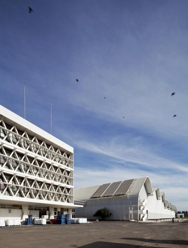BIM建筑|现代金属质感,自由海浪屋顶诠释跨越50年时空的工场重构 BIM建筑|现代金属质感,自由海浪屋顶诠释跨越50年时空的工场重构