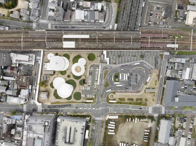 BIM建筑|立在城市客堂的巨型家具,日本奈良的暗昧空间:CoFuFun车站广场 BIM建筑|立在城市客堂的巨型家具,日本奈良的暗昧空间:CoFuFun车站广场