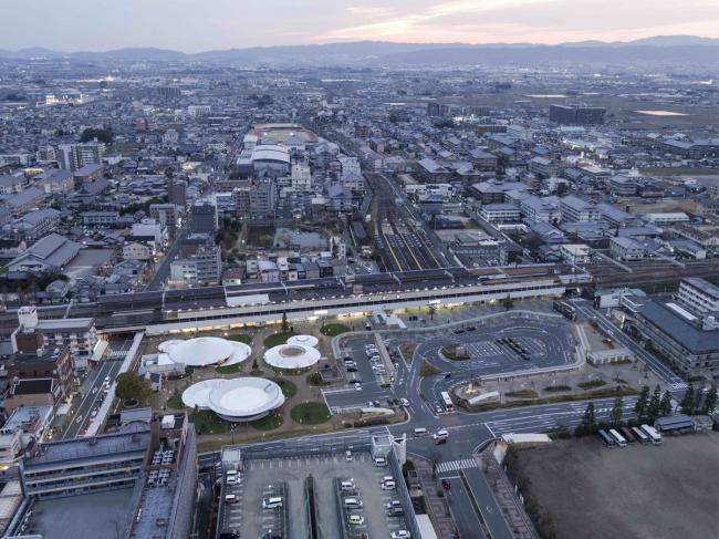 BIM建筑|立在城市客堂的巨型家具,日本奈良的暗昧空间:CoFuFun车站广场 BIM建筑|立在城市客堂的巨型家具,日本奈良的暗昧空间:CoFuFun车站广场