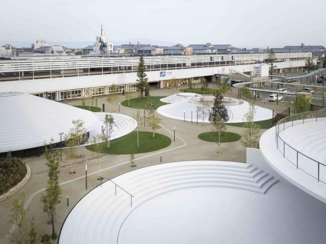 BIM建筑|立在城市客堂的巨型家具,日本奈良的暗昧空间:CoFuFun车站广场 BIM建筑|立在城市客堂的巨型家具,日本奈良的暗昧空间:CoFuFun车站广场